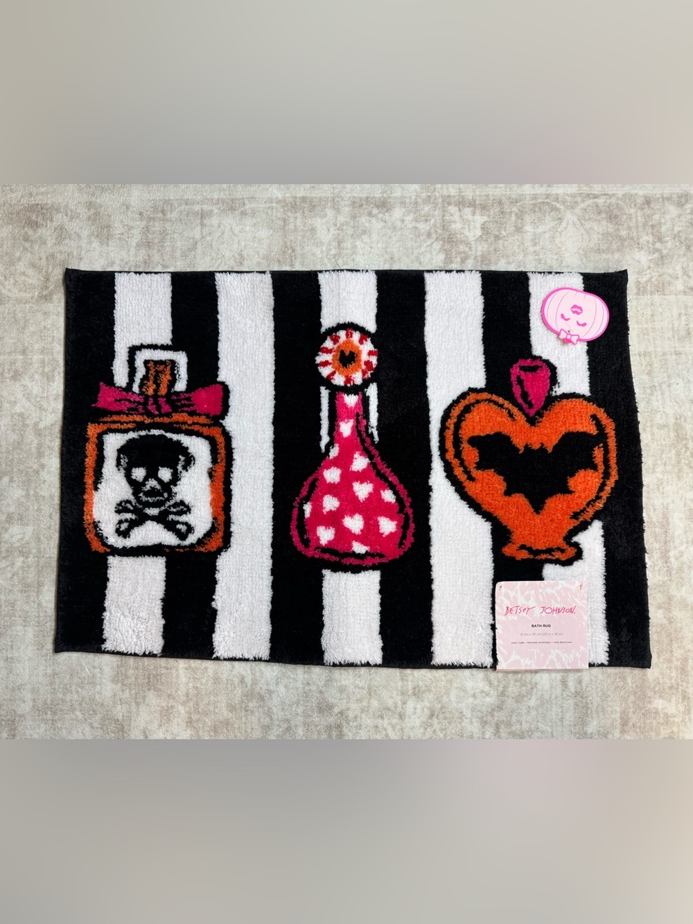 Betsey Johnson Halloween Bath Rug 20x30 Poison Skull Bat Pink Black NWT